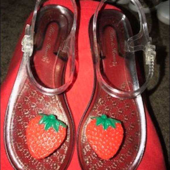 ❌FINAL PRICE JELLY STRAWBERRY 🍓 SANDALS!ADORABLE - Picture 2 of 5